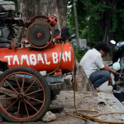 Flat Tires Can Happen Unexpectedly, Keep Calm and Find Nearby “bengkel” to Help You Out